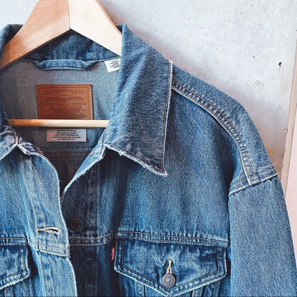Levi's Jackets & Blazers - LEVIS JEAN JACKET SIZE LARGE
